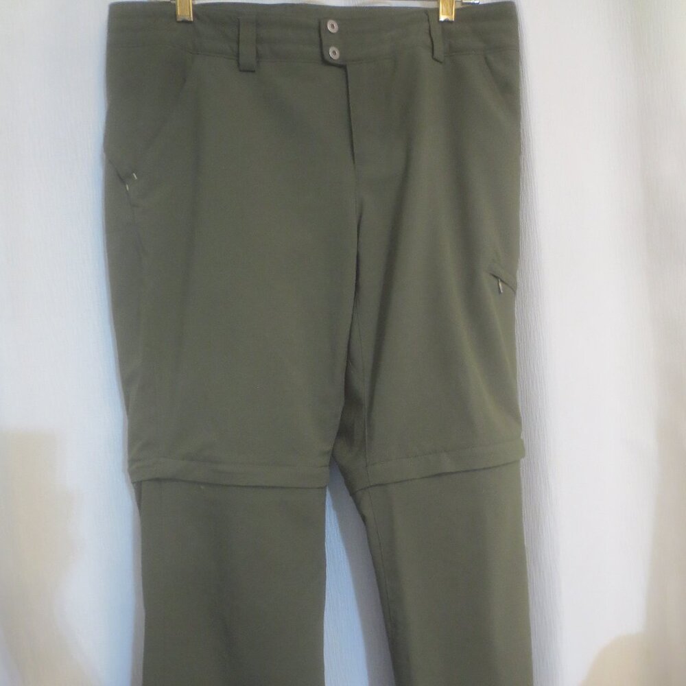Brand New Columbia Titanium Omni Shield ladies Pants Shorts - Size 12.